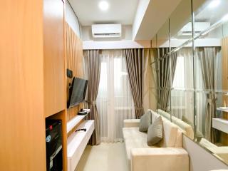 Homey and Minimalist 1BR Vasanta Innopark Apartment By Travelio - Cikarang - 5