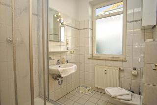 ruhige Lage, Veranda, gratis Nutzung vom AHOI Erlebnisbad - Villa Möwe FeWo 01 - Göhren - 2