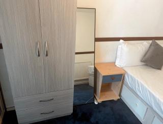Olives Stay - Romford - 7