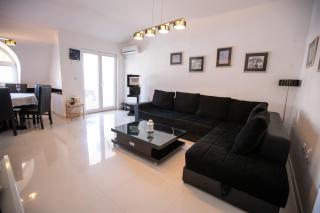 Lake View Double Balcony City Center Apartment in Ohrid - Ohrid - 0