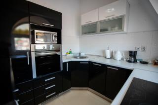 Lake View Double Balcony City Center Apartment in Ohrid - 5