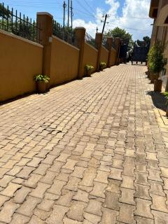 nickel - Kampala - 8