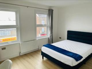 3 Bed next to Metro Station, 20 mins to Central - Londra - 2