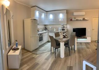 Sunray Guest House, Private Rooms & Apartment with Lovely Sea View - Varna - 6