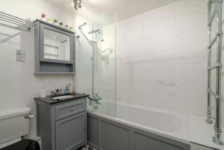 GuestReady - Beautiful 2BR Townhouse w Garden - 6