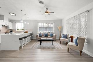 Isla Living, 3 Bed, Canal, Pool - 9