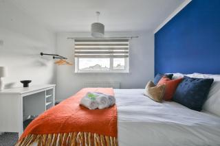 StayRight 3BR House- Modern Kitchen & Private Parking - 6