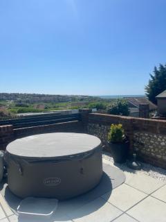 Spacious Studio Cabin with Sea/ Downs views Sole Use of HotTub in Seaford - Seaford - 8