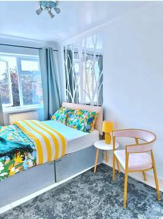 Kaly- Relaxing Garden, Central, Close Parking, near Portsmouth Harbour Train Station, Gunwharf Quays, Southsea - 4
