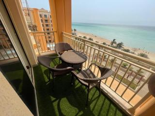 لافيستا سي فيو ريزيدنس La Vista Sea View Residence family and business - 7