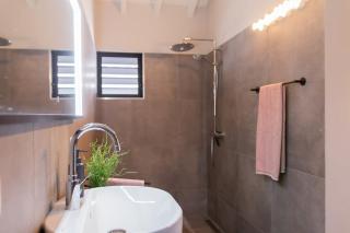 Stylish 3 Bedroom Villa With Ocean Views And Daily Maid Service - Willemstad - 2