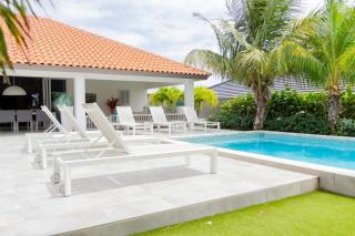 Villa Mistral - Luxurious 5 Bedrooms, Clean, New And Child-friendly That Is 5min Drive From The Beac - Jan Thiel - 0