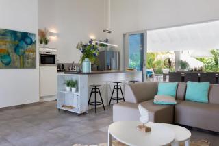 Villa Mistral - Luxurious 5 Bedrooms, Clean, New And Child-friendly That Is 5min Drive From The Beac - Jan Thiel - 5