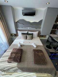 La Luna Petite Suite Deluxe with Free Jacuzzi, Bikes & Covered Parking - Našice - 3