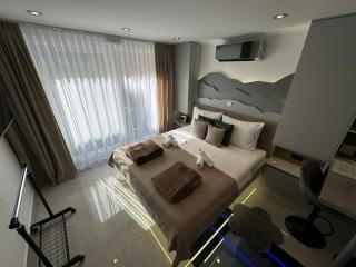 La Luna Petite Suite Deluxe with Free Jacuzzi, Bikes & Covered Parking - Našice - 4