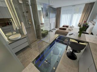 La Luna Petite Suite Deluxe with Free Jacuzzi, Bikes & Covered Parking - Našice - 8