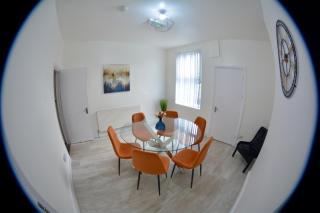 4Bedroom House with Free Wi-fi Near the City Centre - 7