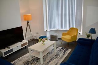 4Bedroom House with Free Wi-fi Near the City Centre - 0