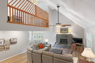 Mountain Retreat-Waynesville Barn Style Home - 8
