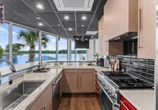 The Glass Mansion w/Optional Boat Rental - Terrell - 3