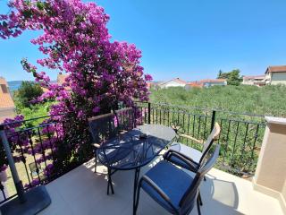 Apartments Vodopija 300m to the beach - Sveti Filip i Jakov - 1