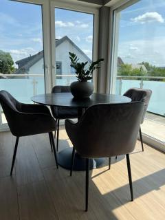 Airport-Messe Luxuswohnung, circa 10 Minuten entfernt 4 - 8