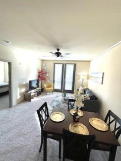 Queen suite with Juliet balcony view - Atlanta - 2