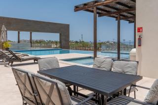 Steps to Tennis and the Beach Shared Pool and Gym - 4