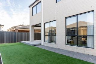 Room in a Modern Home in keysborough - 9