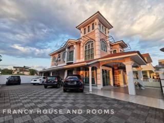 Castle Bungalow In Bercham Ipoh - Kampong Tasek - 0