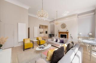 Presidential Residence with 14ft High Ceilings & Private Elevator - Londra - 2