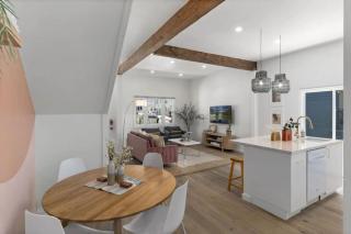4BD Home in the Heart of Little Italy - 2