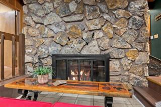 ZigZag Basecamp · Cozy Cabin Perfect for Nature Escapes w/ Hot Tub - 3