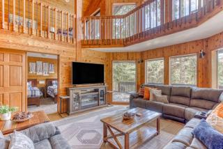 Great Blue Lodge - Spacious Ski Lodge, Hot Tub, Sauna, Game Room & More - Government Camp - 1