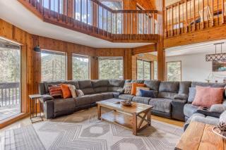 Great Blue Lodge - Spacious Ski Lodge, Hot Tub, Sauna, Game Room & More - Government Camp - 5
