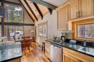 Spring Home 6 - Cozy 4BR Cabin in Black Butte Ranch w Fireplace - Black Butte Ranch - 1