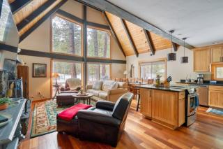Spring Home 6 - Cozy 4BR Cabin in Black Butte Ranch w Fireplace - Black Butte Ranch - 4