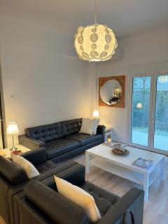 Upscale 2BDR Apartment - Varkiza - Vari - 0