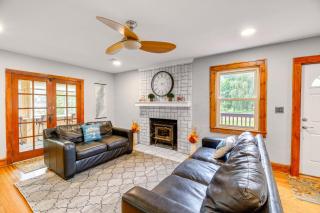 Charming Damascus Retreat with Deck and Creek Views! - 8