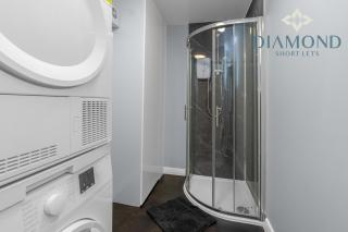 Brand New 4 Bedroom House - Sleeps 4 Fully Equipped, Free Parking, WiFi, Perfect for CONTRACTORS by Diamond Short Lets - 6