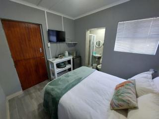 Stay a While Self catering - Newton Park - 4