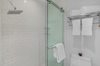 Riverside Retreat at Viking Lodge - location! - 1