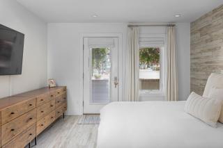 Riverside Retreat at Viking Lodge - location! - 3