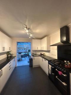 Carden Villa 4 Bedroom House With Hot Tub Pet Friendly - Brighton & Hove - 7