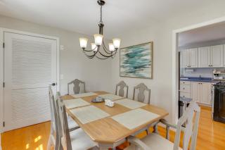 Walk to Beaches Sunny East Haven Home with Grill - West Haven - 2