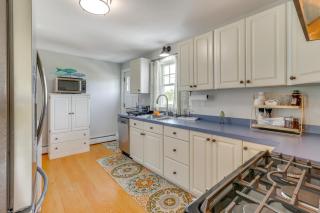 Walk to Beaches Sunny East Haven Home with Grill - West Haven - 1