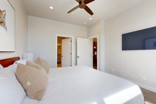 Luxury Hideout Overlook - 1