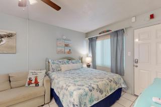 Pass-A-Grille Beach Retreat Unit 8 - 0