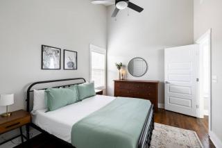 Hot Tub, Fire Pit, King Bd & IG Opps - 5 min to DT - Nashville - 3