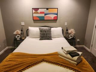 Modern Art House in Midtown, Pet Friendly - Phoenix - 5